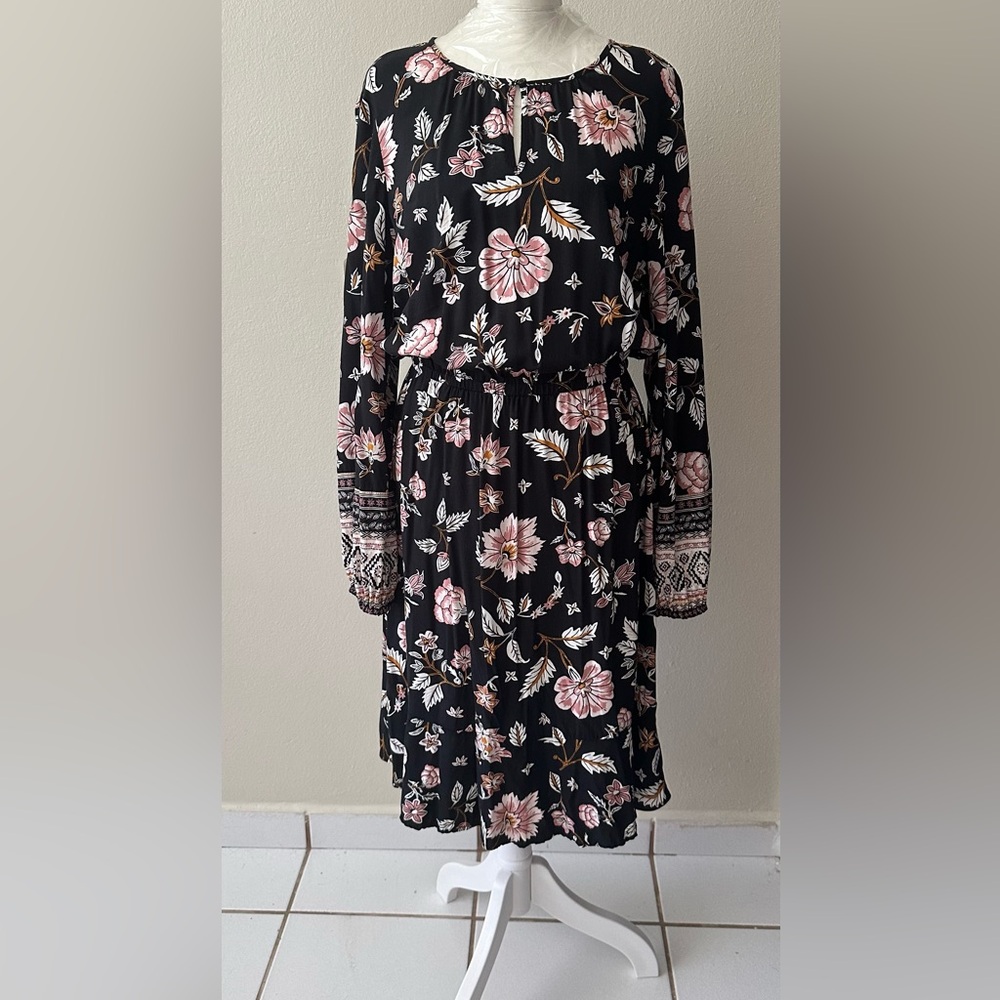 Old Navys Women’s Black and Pink Flower Dress. Size M  tall